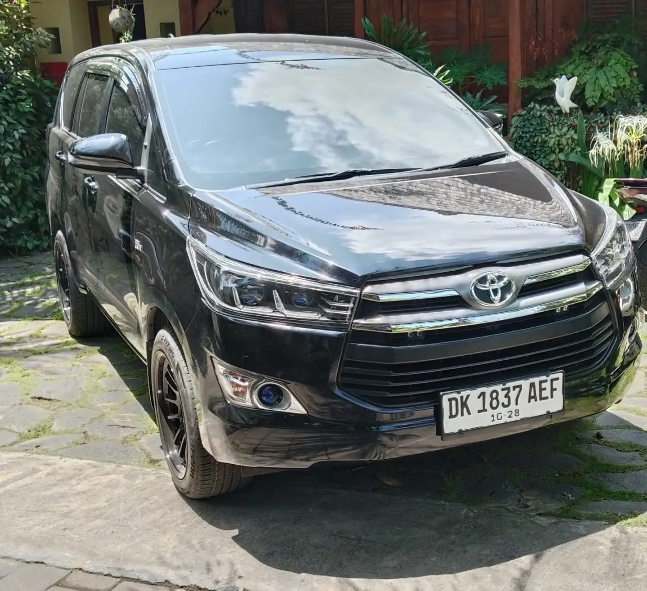 Toyota Innova – Dewak Tours